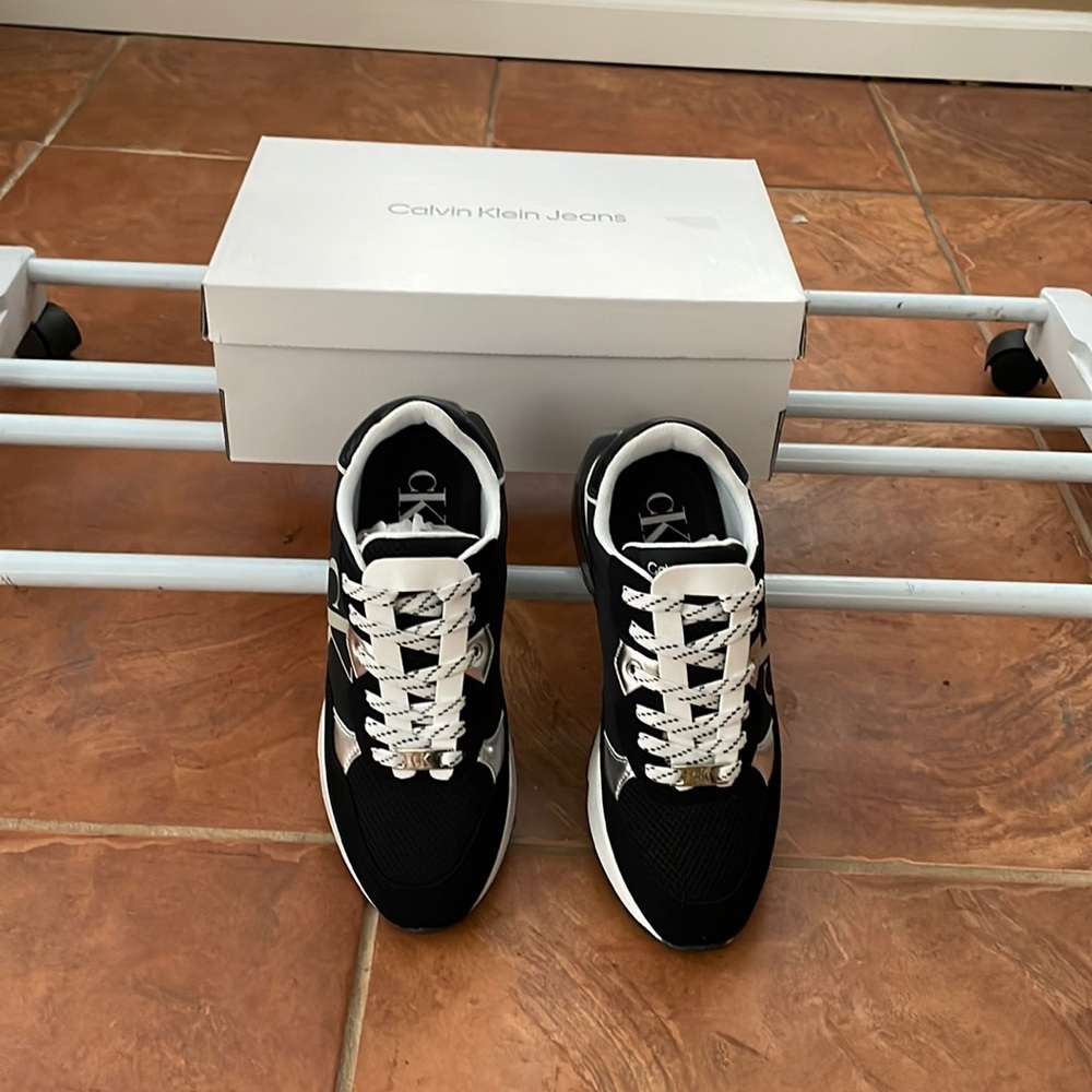 Women Calvin Klein Magalee Black and Silver Sneakers Size 8